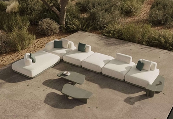 Καναπές Mono outdoor σε λευκό ύφασμα με βάση από τσιμεντοκονία σε απόχρωση oliveκαι τραπεζάκια Mono