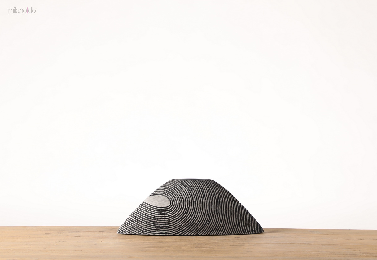 Leva decorative vase