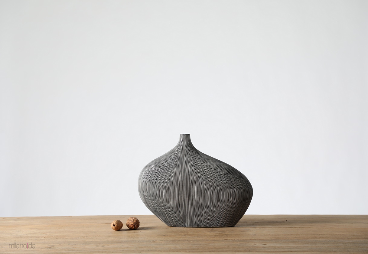 Wara decorative vase