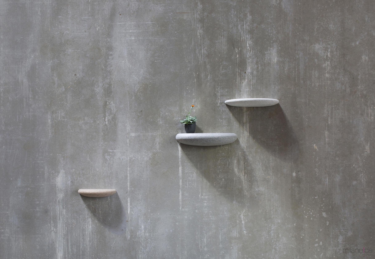 Pebble shelf