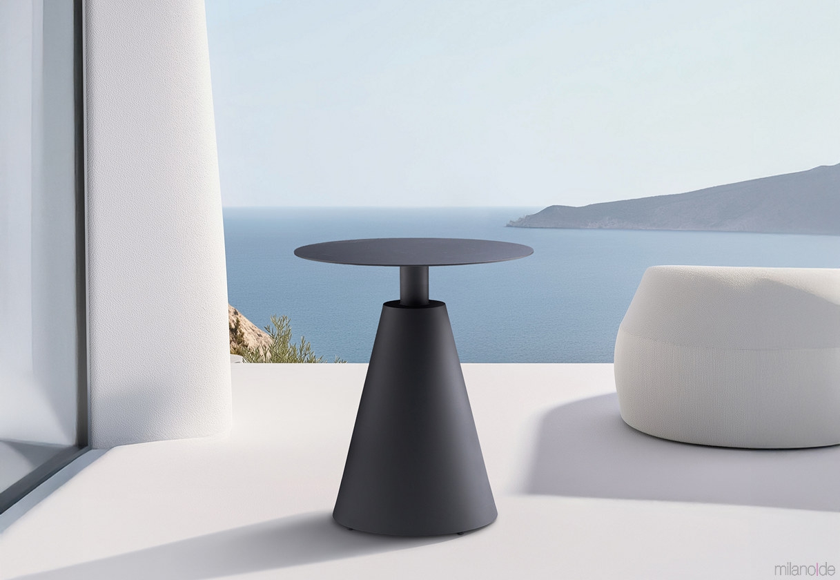 Bruta coffee table