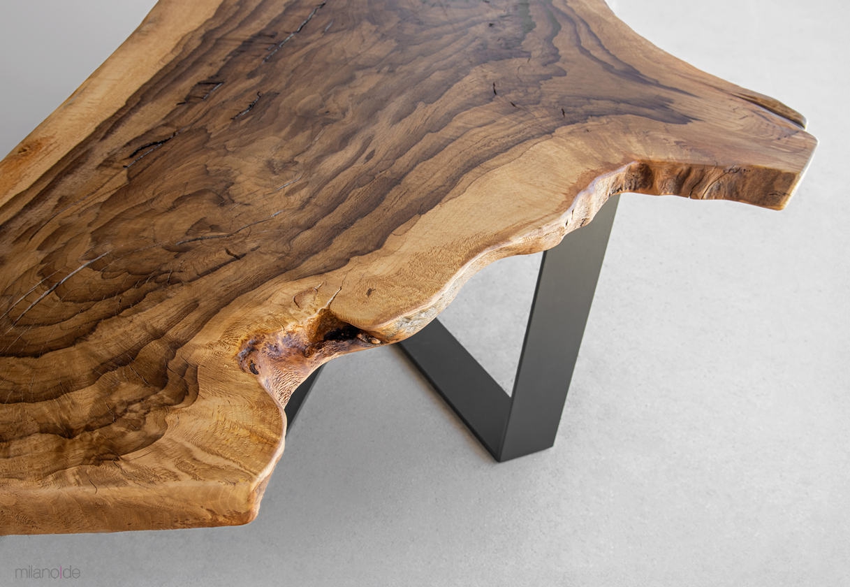 Solid Y Lama table